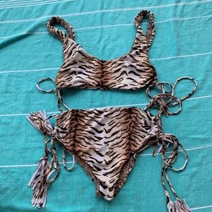 Acacia Tiger Set HOLD